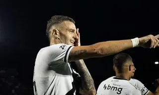 Imagem ilustrativa da imagem Vegetti brilha e Vasco vence Bragantino por 3 a 0