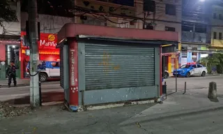 Imagem ilustrativa da imagem Vídeo flagra ladrão dentro de banca de jornal em Niterói