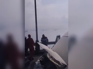 Imagem ilustrativa da imagem Caos na Ponte Rio-Niterói: acidente e van em chamas interditam faixas