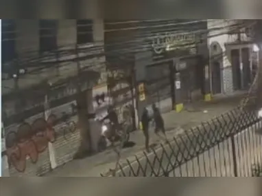 Imagem ilustrativa da imagem Entregador baleado ao reagir a assalto perto da sede do Governo do Estado