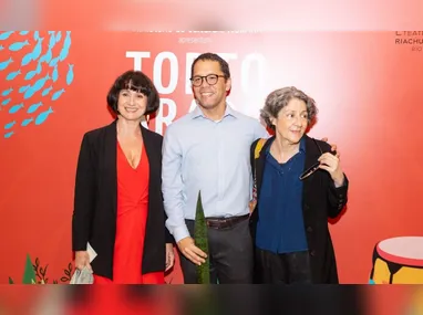 Imagem ilustrativa da imagem Famosos prestigiam estreia do musical 'Torto Arado' no Rio; fotos
