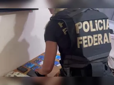 Contra o casal, foram cumpridos mandatos de prisão temporária
