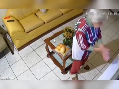 Imagem ilustrativa da imagem Idosa de 99 anos vibra com classificação do Flu; vídeo