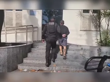 Acusado foi levado para 76ª DP, em Niterói