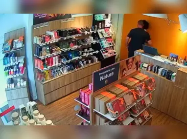 Imagem ilustrativa da imagem Loja é assaltada em plena luz do dia em Niterói; vídeo
