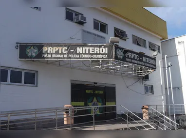 Familiares compareceram ao Instituto Médico Legal (IML) de Tribobó, nesta segunda-feira (21)