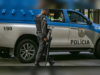 Um dos detidos foi flagrado com R$ 420 escondidos na cueca durante a prisão em flagrante