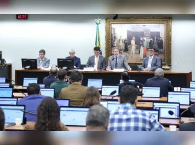 Bolsonaro fala à imprensa após decisão do STF que determinou uso de tornozeleira