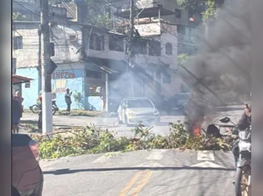 Imagem ilustrativa da imagem Protesto fecha importante rua que liga Niterói e São Gonçalo