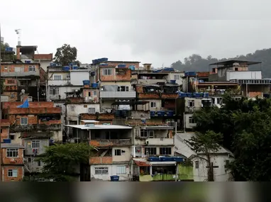 O agente foi socorrido por colegas de farda