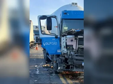 O acidente paralisou a circulação de veículos na Magé- Manilha, na manhã desta quinta (5)