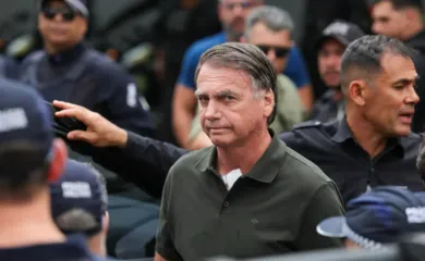 Imagem ilustrativa da imagem Pena de Bolsonaro deve ser cumprida até novembro de 2052