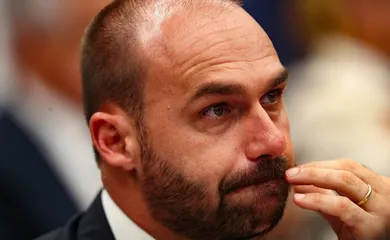 Imagem ilustrativa da imagem Eduardo Bolsonaro é denunciado pela Justiça