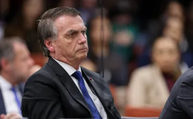 Imagem ilustrativa da imagem Médico é chamado à casa de Bolsonaro após crise de soluços e vômitos