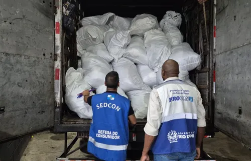 Toneladas de produtos falsificados são apreendidas no Rio