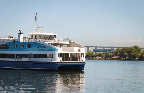 Barca faz parada de emergência para resgate de passageiro