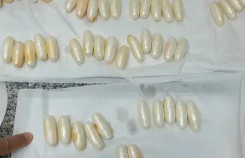 Homem é preso no Galeão após engolir 80 cápsulas de cocaína