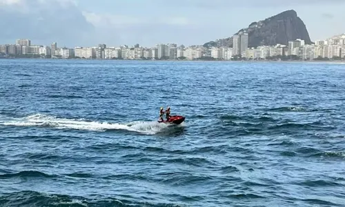 Bombeiros intensificaram as buscas na Praia do Leme