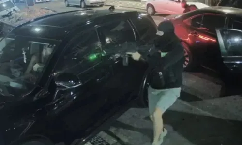 Grupo tentou levar o carro de Rossi, goleiro do Flamengo, em maio deste ano