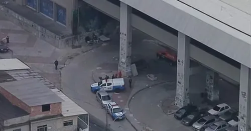 Duas pessoas foram mortas no local; uma terceira ficou ferida