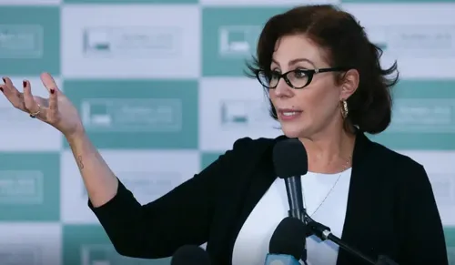 Com a renúncia, o presidente da Câmara, Hugo Motta (Republicanos-PB), deverá dar posse nesta segunda-feira (15)