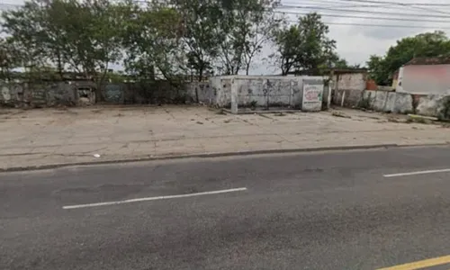 Posto abandonado é conhecido por abrigar pessoas em situação de rua