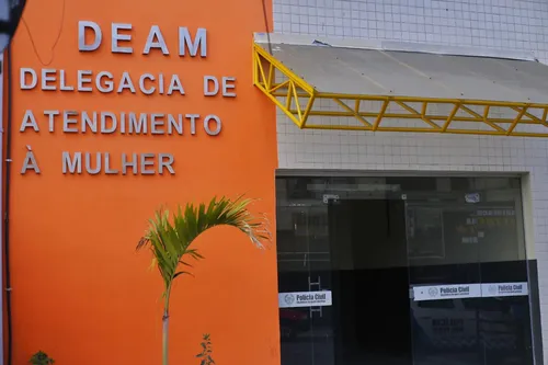 A ocorrência está sendo investigada pela Delegacia de Atendimento à Mulher de São Gonçalo (DEAM)