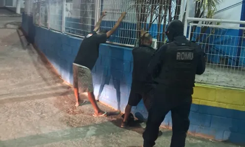 Guardas localizaram a dupla com um metro de fio retirado de um poste