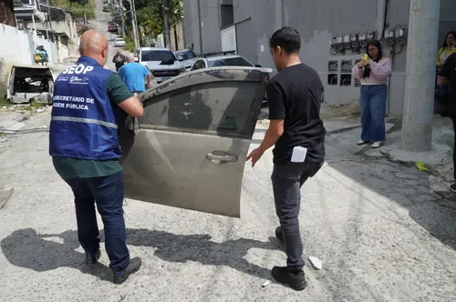 Portas de carros roubados foram encontradas no ferro-velho, situado no Mutondo