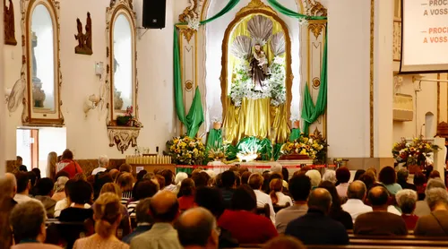 Igreja em Icaraí ficou lotada na manhã desta sexta-feira (13)