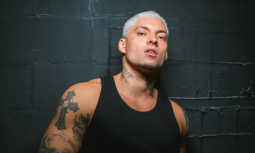 Cantor postou vídeo pichando em seu Instagram