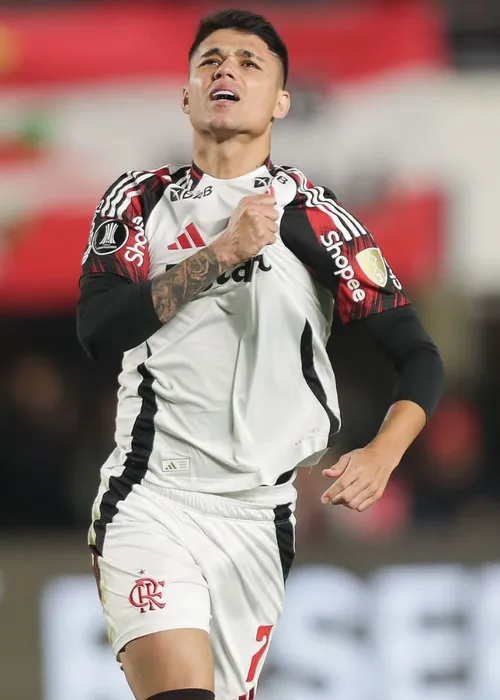 Luis Araújo marcou o primeiro gol do Rubro-Negro, no primeiro tempo