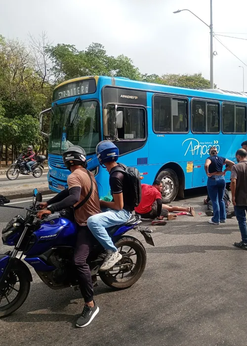 As vítimas foram socorridas e encaminhadas para o hospital