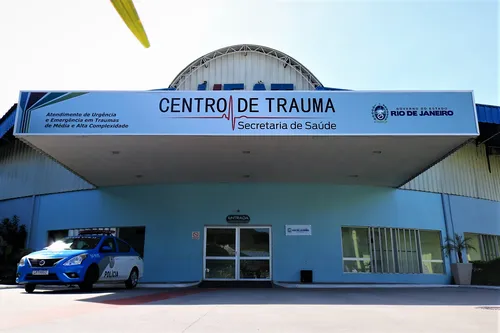 Amigos levaram o rapaz para o Hospital Estadual Alberto Torres