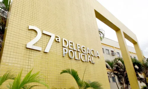 Durante a revista os policiais encontraram um compartimento com fundo falso no banco da moto onde estavam escondidas as munições