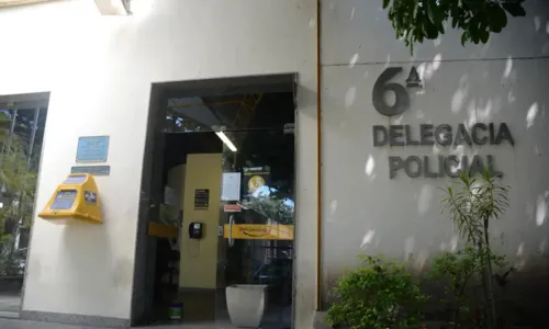 Polícia chegou ao local após denúncias e encontrou a cena macabra dentro do imóvel