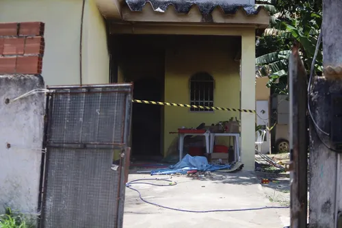 Janelas tinham marcas de sangue, segundo a polícia