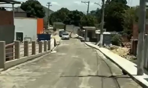 Segundo a família, o jovem estava em um poste instalando internet, quando houve um confronto