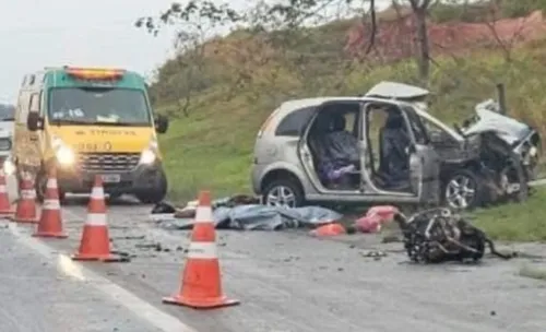 Acidente entre carro e caminhão deixa duas pessoas mortas na BR-101