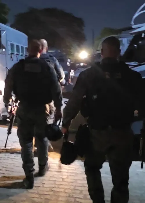 Foi  mobilizado um dos maiores efetivos já empregados na região: 1.000 policiais civis e militares.