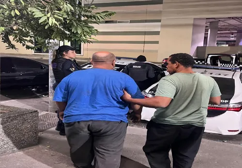O agressor se entregou na 74ª DP (Alcântara)