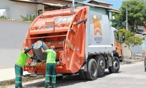 O descarte deverá ser feito exclusivamente em sacos plásticos pretos, de até 100 litros