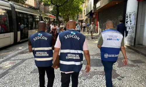 A prática, considerada abusiva pelos órgãos de defesa do consumidor, provoca o transbordamento de rejeitos dentro das edificações