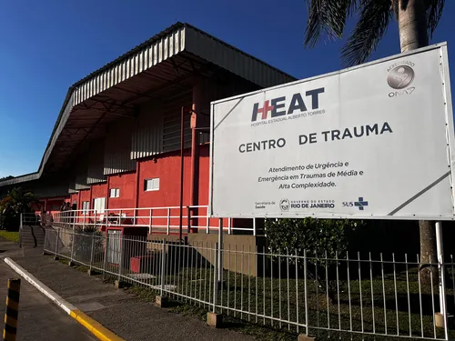 Policial foi levado para o Hospital Estadual Alberto Torres