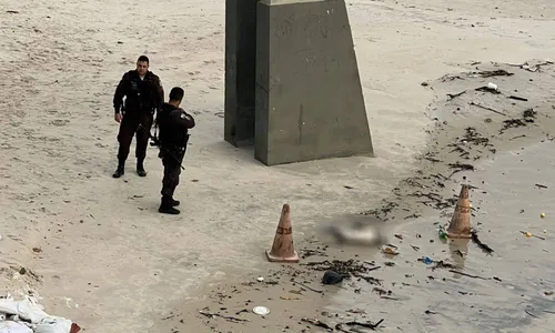 A Polícia Militar resguarda o local