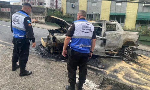 Carro clonado acabou destruído pelas chamas