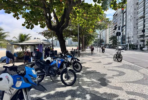 Nesta terça (19), PMs continuavam a reforçar o patrulhamento na orla de Icaraí
