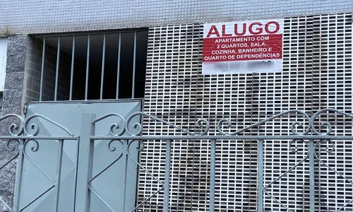 Placa de aluguel de apartamento no bairro Fonseca