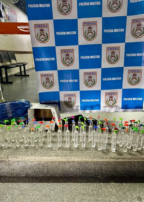 O acusado e o material apreendido foran levados para a 82ª DP (Maricá)