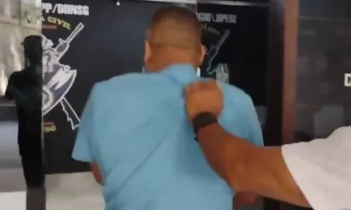 Após receber voz de prisão, ele foi levado para sede policial onde prestou depoimento e foi transferido para o sistema prisional.